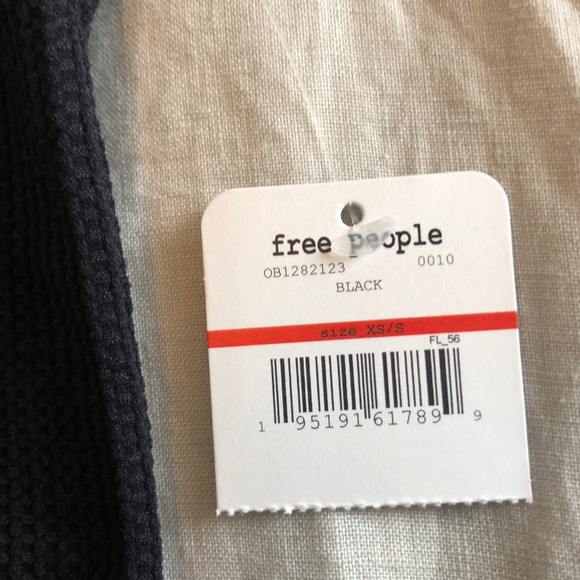 Tight black tee - Picture 3 of 4